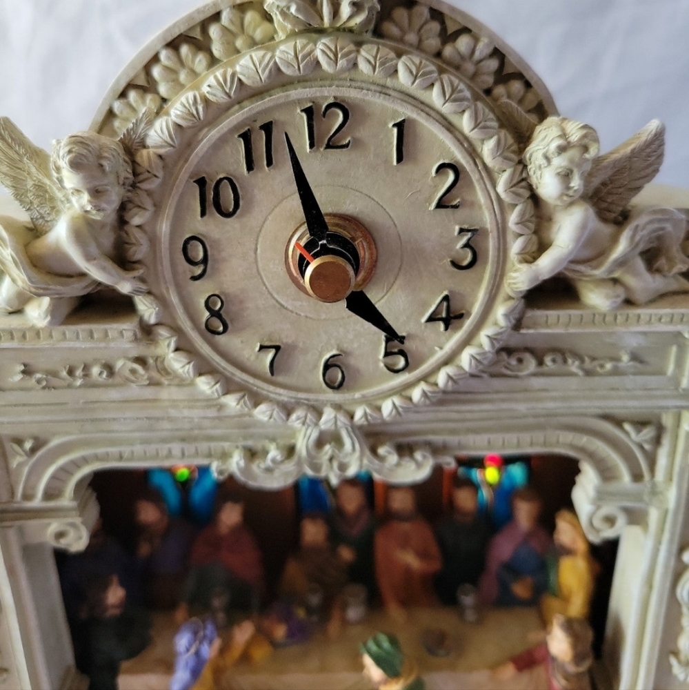 Last Supper Decorative Cream Clock with Colorful Figures - Picture 3 of 5